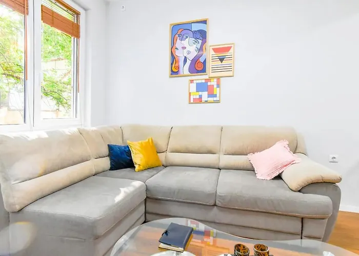 Sofia's Kept Secret In Prime Location! アパート ソフィア